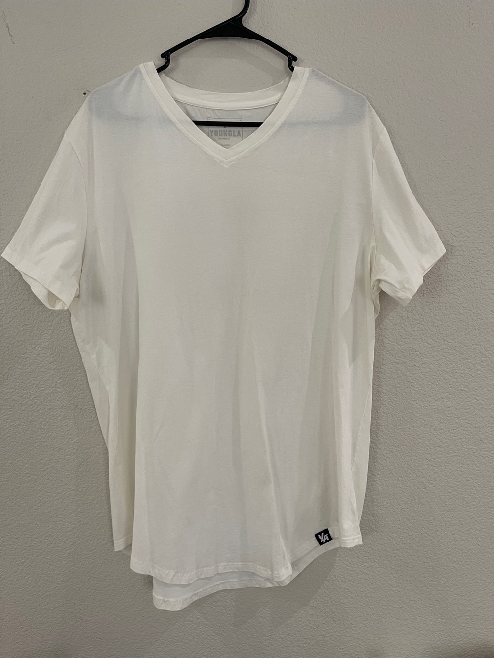 YoungLA YLA White V-Neck Short Sleeve Scalloped Tee Size XL